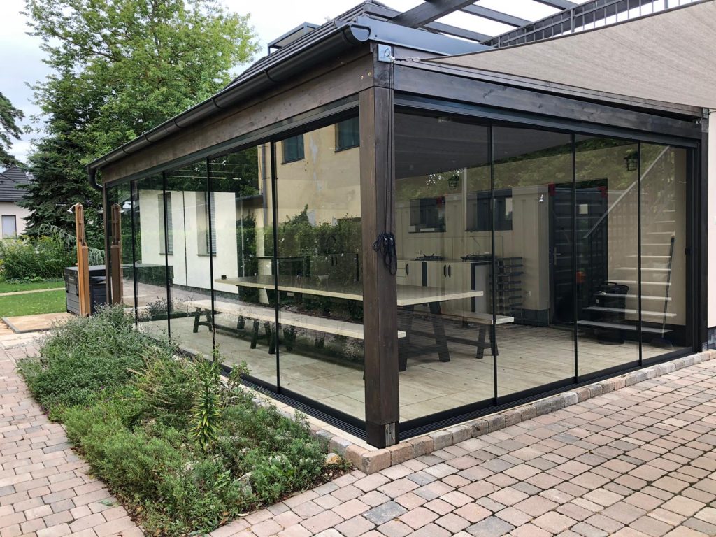 Compartimentarea spatiului de la veranda cu sistem Gemini de la Rom Decor