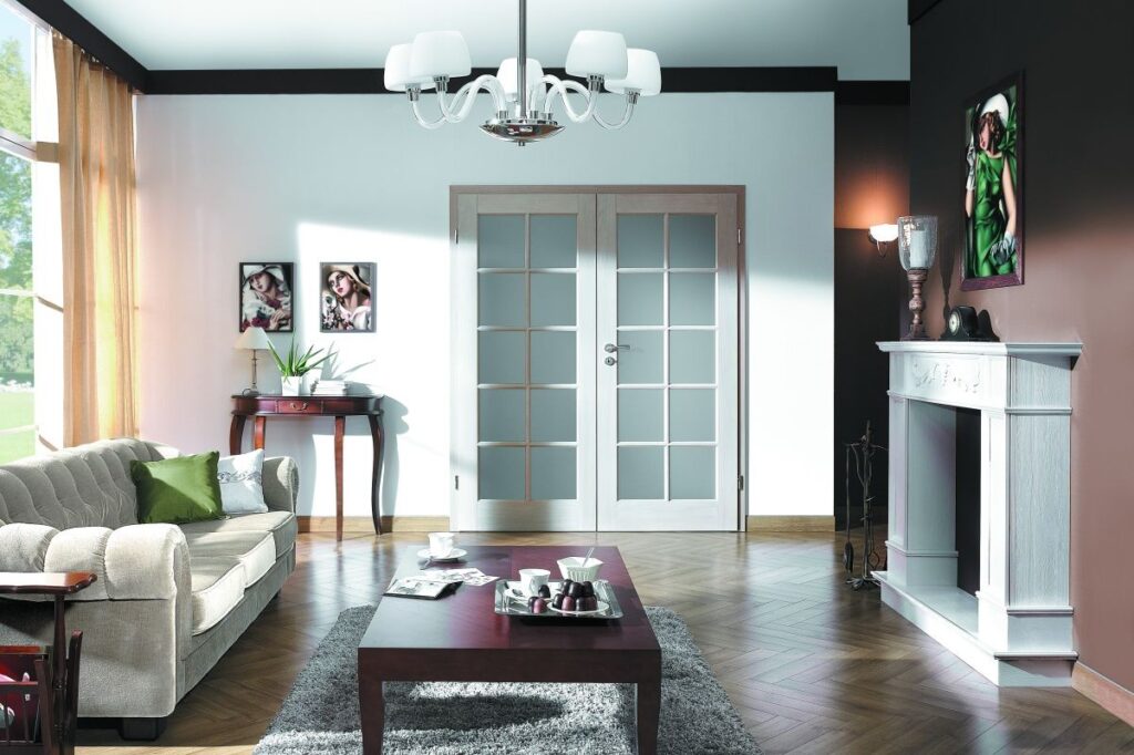 Folosește ușile de interior din lemn duble pentru stilul tău interior retro